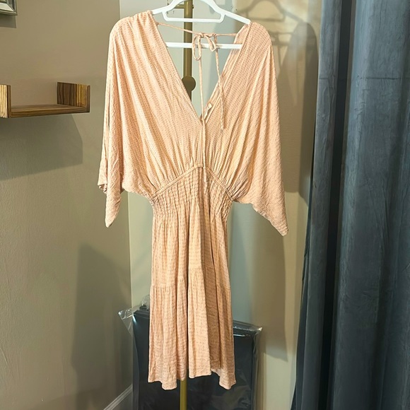 lovestitch Dresses & Skirts - Lovestitch batwing cocktail summer day dress peach size L fits S - small Large